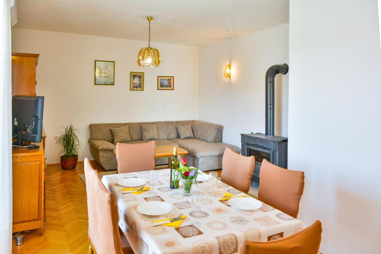 Apartman Gabrijela Senj  Eksteriør bilde